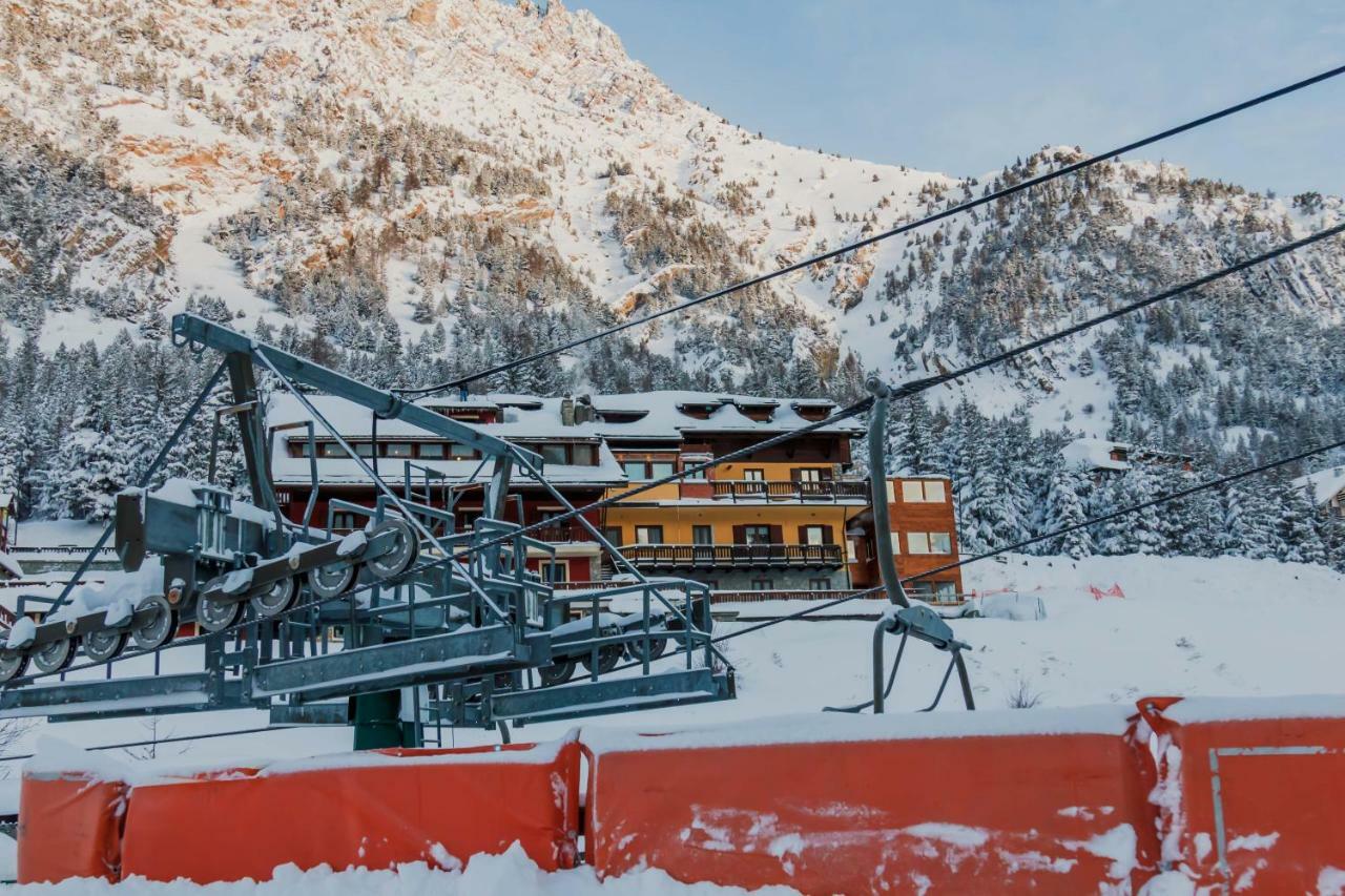 Hotel Al Foiron Claviere Bagian luar foto